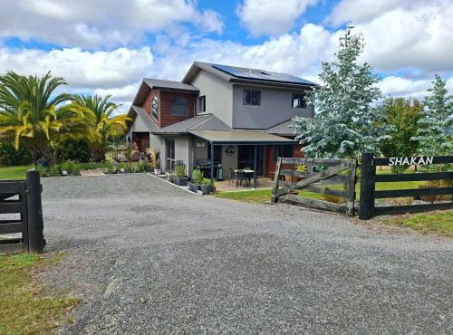 Shakan BnB Lifestyle block relaxation in Kinloch