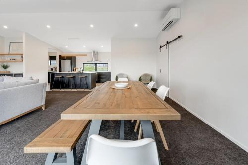 Beach Days & Relaxing Stays in Riverton