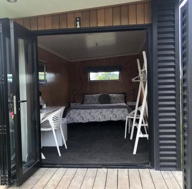 A Rural Retreat, Cabin with Private Bathroom No 2 in Hastings