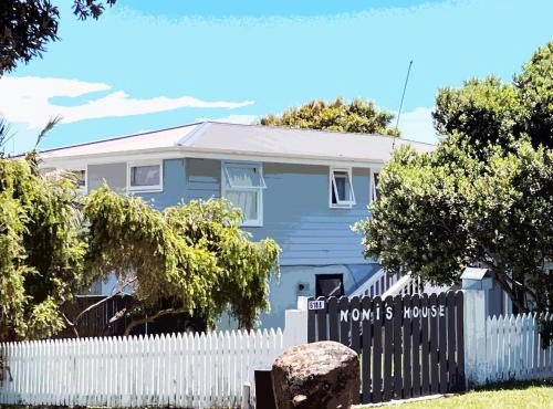 Noni's Art Nest -Hokianga Harbour-Opononi in Opononi