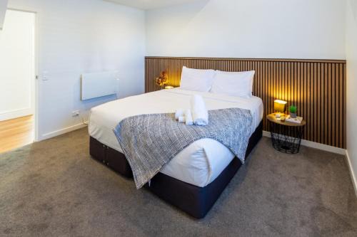 Spacious 6BR Family Home - Double Garage in Christchurch