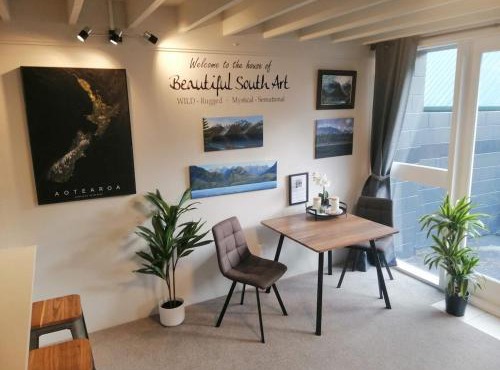 Kiwiana Art apartment , near city and Queens Park in Invercargill