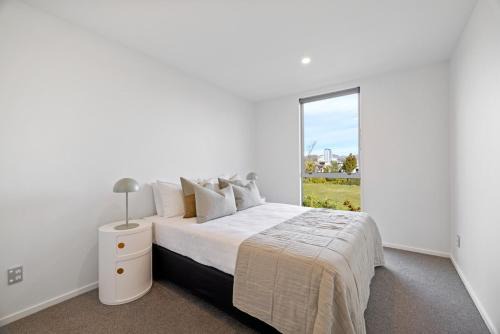 Chic City Apartment, Sleeps 7, Pool, Gym & 2 Parks in Christchurch