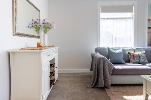 Wai Marino Cottage - Marine Parade, sleeps 5 in Christchurch
