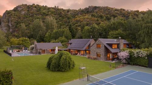 Wharenui Holiday Home by MajorDomo in Queenstown