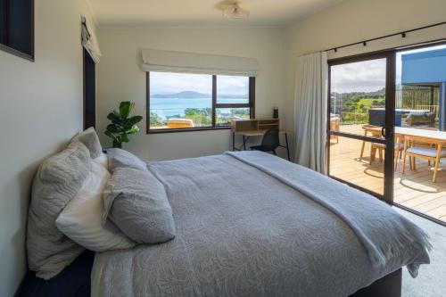 Seaviews and a stroll to Whanagaumu bay