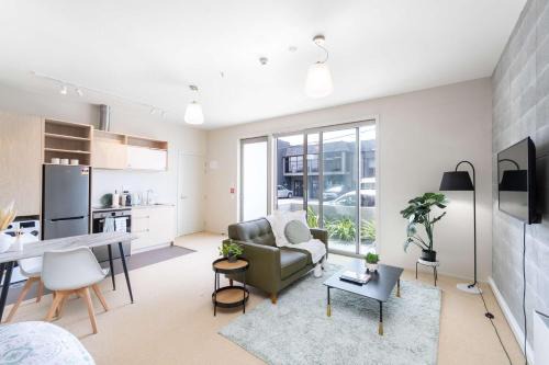 Petone City Studio with Balcony Sleeps 2 in Wellington