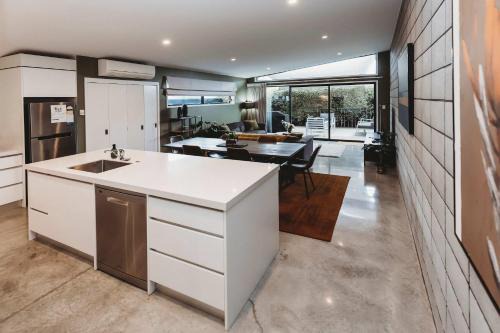 Perfect On Powderham Prime Inner City Location in New Plymouth