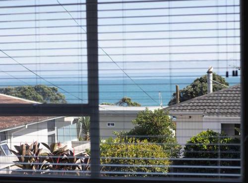 Blue Water Cottage - with beachfront coastal views in Rewa
