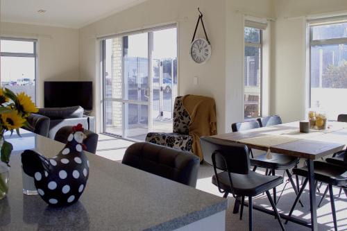 Escape To Buller - enjoy a relaxed holiday vibe in New Plymouth