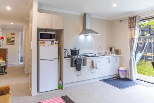 New two Bedroom house attached to main house in Auckland