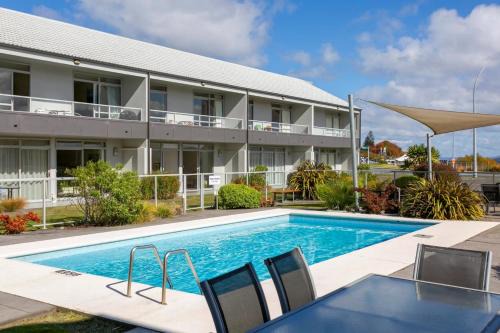 Lakeside Gem - Your Modern Retreat in Taupo