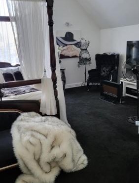 The Luxurious Manor - Very Large Bedroom with Private Ensuite in Auckland