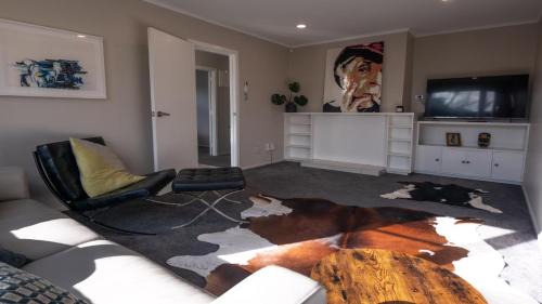 Spacious 2BR Home in the Suburbs in Auckland