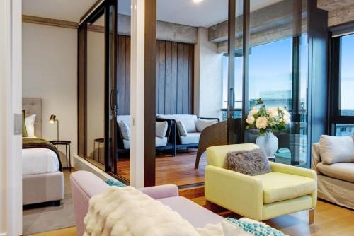 Premium Cityscape Abode w Skytower view & Parking