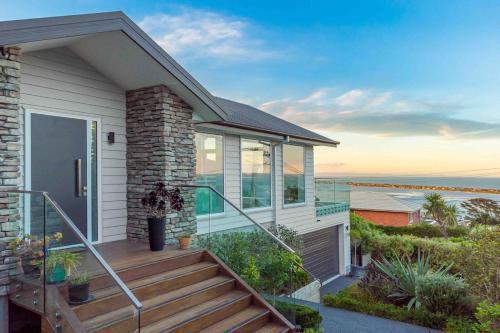 Sea View Paradise with Hot Tub in Christchurch