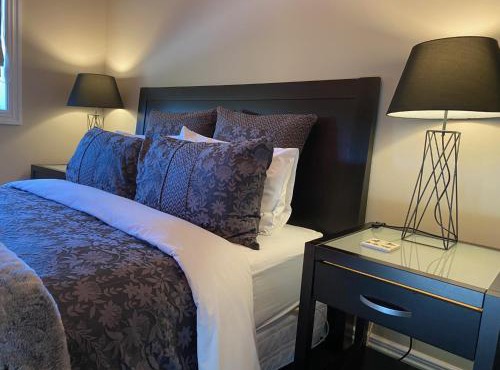 Sweet Magnolia 1 or 2 BR Suite St Kilda Cambridge with Complimentary Continental Breakfast