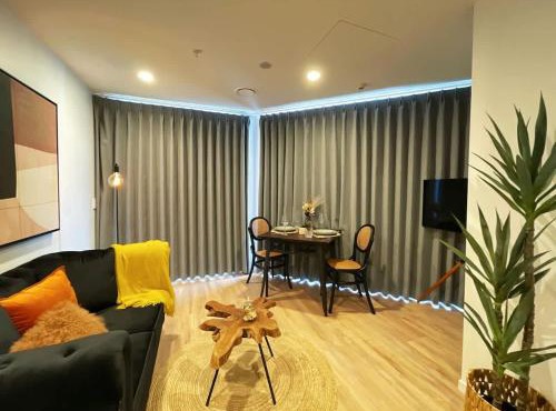 Parkside Air-con Studio on Queen St - Pool & Gym