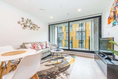 Central Stylish Comfy Studio with Swimming Pool