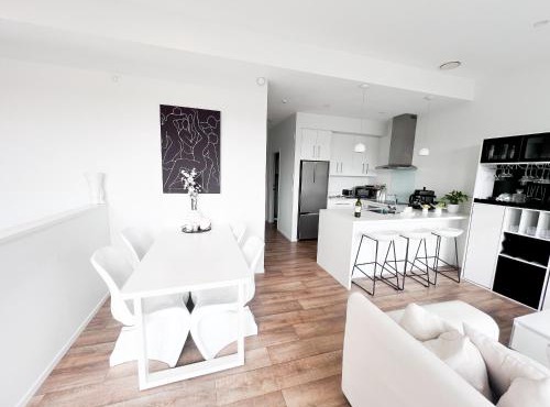 Luxury 2 Bedroom Apartment with cocktail bar and espresso machine
