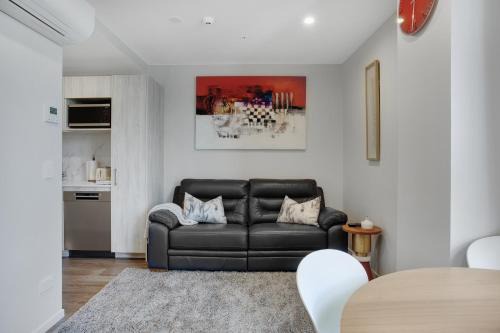 Augustus Harmony Apartment with Parking - Air-con