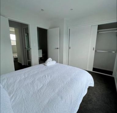 Immaculate - 2 Bedroom Townhouse close to Fruitvale train station