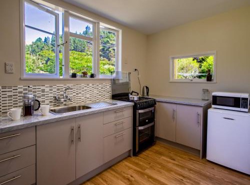 Kauri Cottage at Marble Hills - Marahau Holiday Home in Kaiteriteri