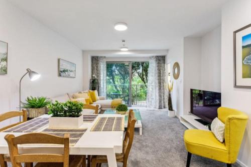 Hideaway Apartment with pool and free parking