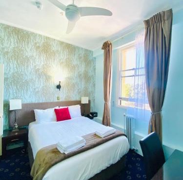 The Esplanade Hotel in Auckland