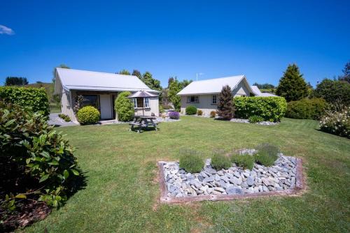 Blue Thistle Cottages in Te Anau