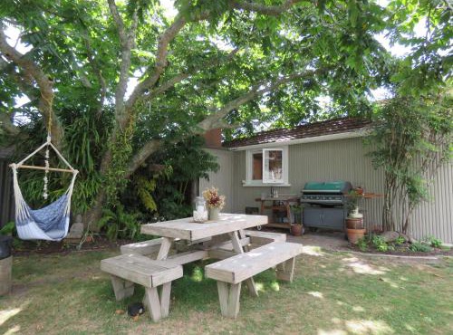 Pohutukawa Bach in Whangarei