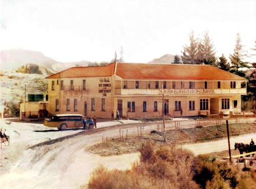 Te Puia Hot Springs Hotel