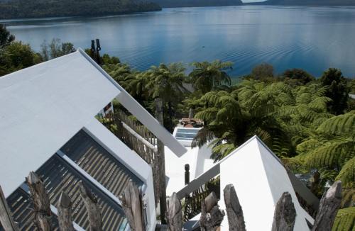 te Whare -Lake Tarawera tree-top nest