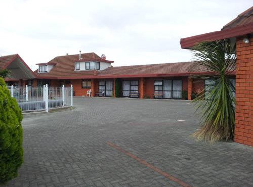 Ace High Motor Inn